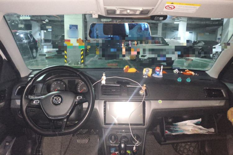 Used Volkswagen Lavida 2017 1.6L Automatic Comfort Edition Center Console