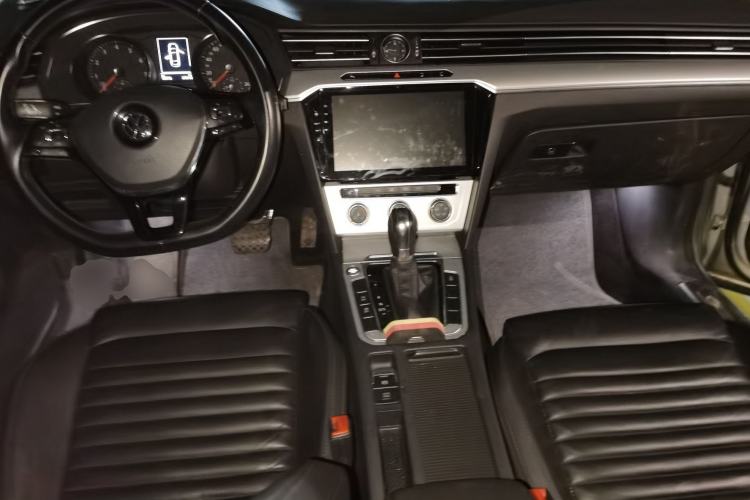 Used Volkswagen Magotan 2017 280TSI DSG Comfort Model
