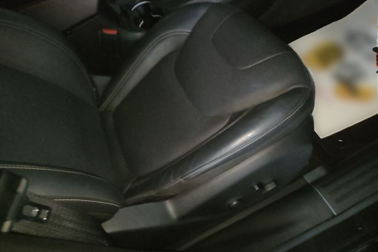 Used Jeep Cherokee 2017 2.4L Superior Edition Right Front Seat