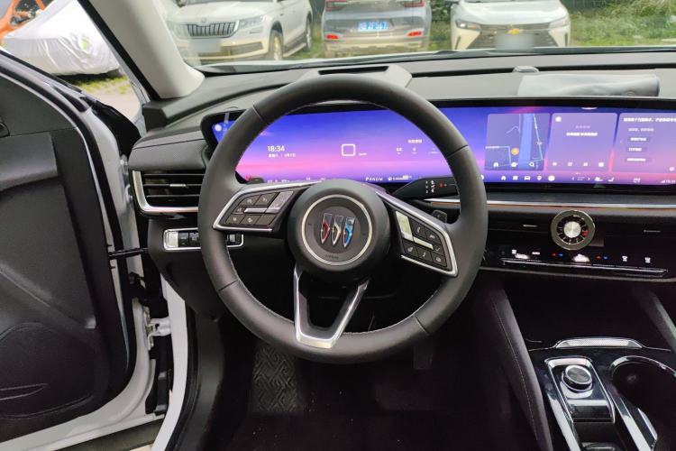 Used Buick Envision 2026 Model Equinox Plus 28T Two-Wheel-Drive Platinum Edition Steering Wheel