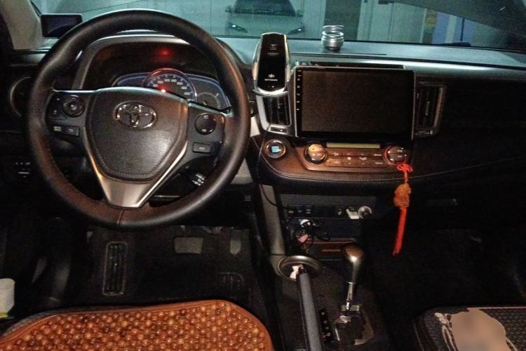 Used Toyota RAV4 2013 2.0L CVT Four-Wheel Drive New Edition