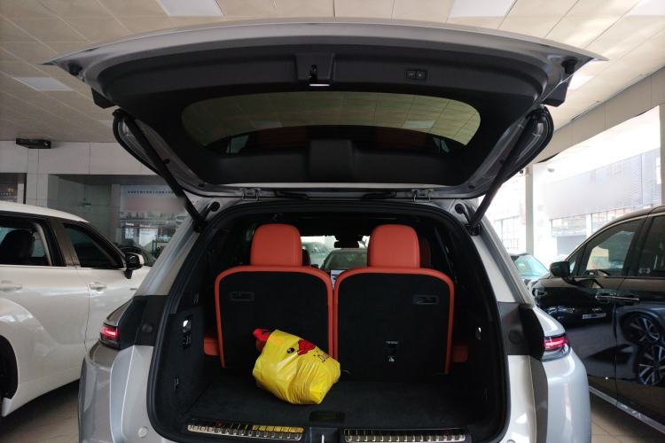 Used Li Auto L8 2023 Pro Model
