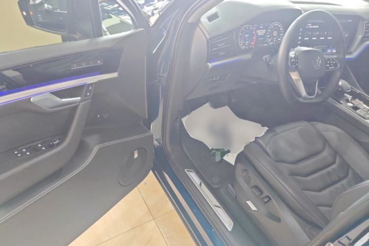 Used Volkswagen Touareg 2021 3.0 TSI Luxury Edition Black Diamond Sport Package Driver Seat