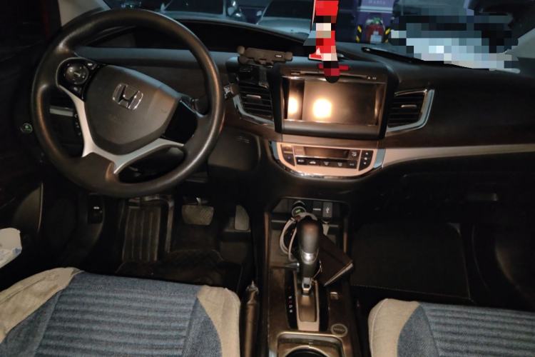 Used Honda Jade 2014 1.8L Automatic Comfort Elite Version 5 Seats Center Console