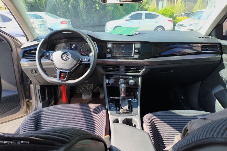 Used Volkswagen Bora 2020 1.5L Automatic Comfort Model Center Console
