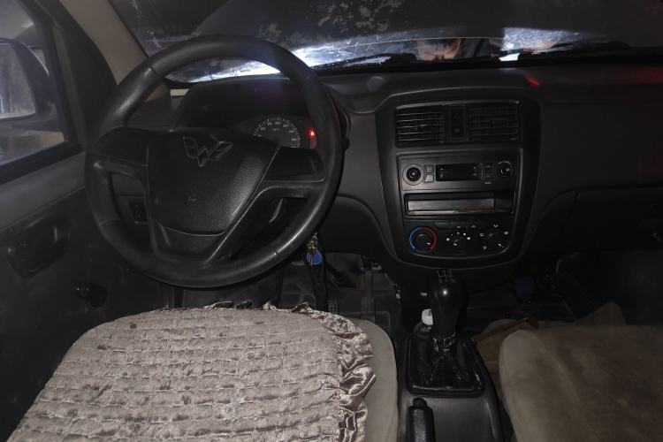 Used Wuling Rongguang 2019 1.2L S Van Standard Model with 5 Seats
