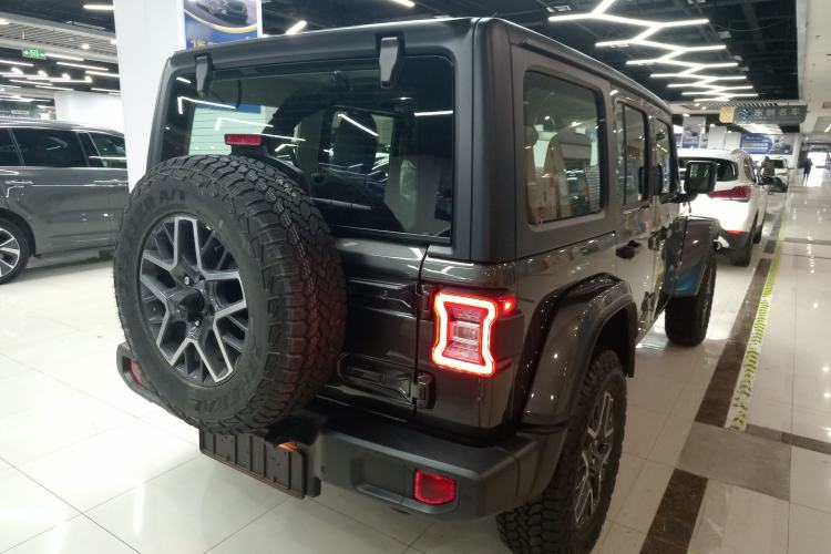 Used Jeep Wrangler 2024 2.0T Sahara Four-Door Edition
