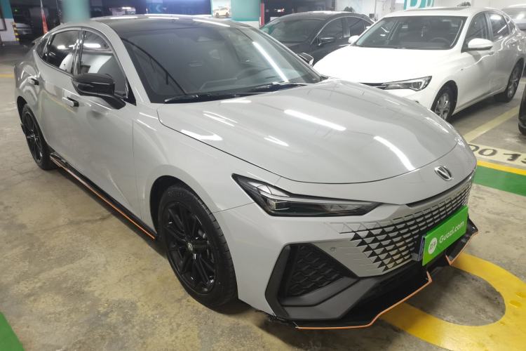 Used CHANGAN UNI-V 2022 2.0T Leading-Speed Edition Front Right 45 Deg