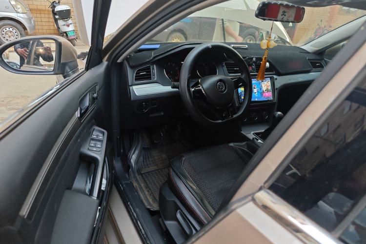 Used Volkswagen Lamando 2017 230TSI Manual Trend Edition
