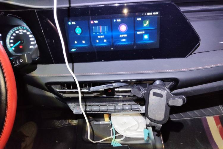 Used CHANGAN OSHAN X7 PLUS 2022 1.5T Blue Whale Edition Automatic Luxury 7-Seater Audio And AC Panel