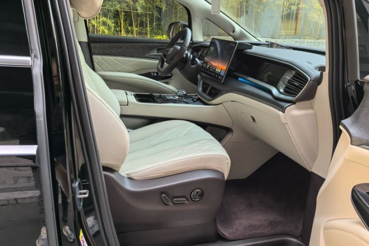 Used Denza D9 2025 DM-i Intelligent Drive 1020 Four-Wheel Drive Prestige Model