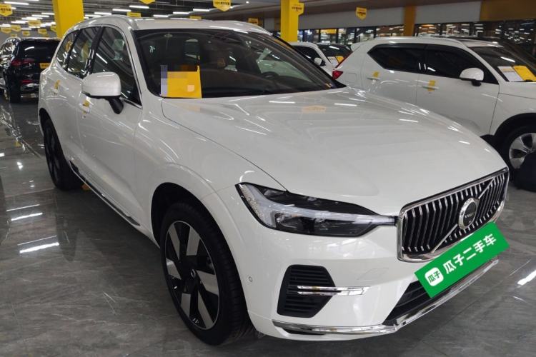 Used Volvo XC60 New Energy 2025 Plug-in Hybrid Long-Range All-Wheel Drive Smart & Luxurious Edition Front Right 45 Deg