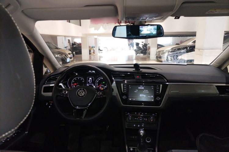 Used Volkswagen Touran 2018 Volkswagen Touran L 280TSI DSG Boundary Edition 7 Seats China VI Standard

