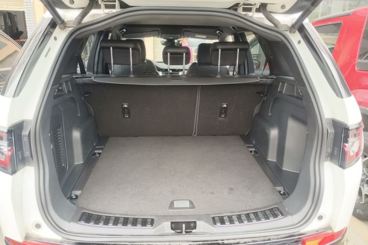 Used Land Rover Discovery Sport 2020 249 PS R-Dynamic Performance Edition Trunk