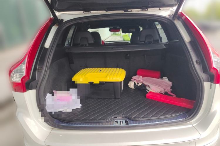 Used Volvo XC60 2017 T5 AWD Personalized Sport Upgrade Edition
