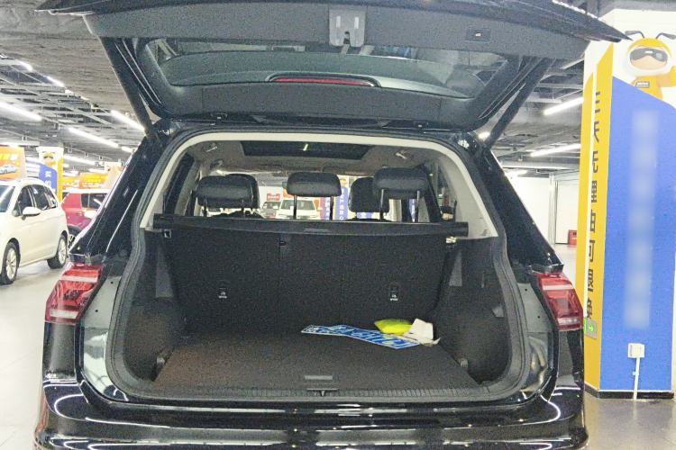 Used Volkswagen Tiguan L 2023 Restyled 330TSI Automatic Two-Wheel Drive R-Line Enhanced Comfort Version
