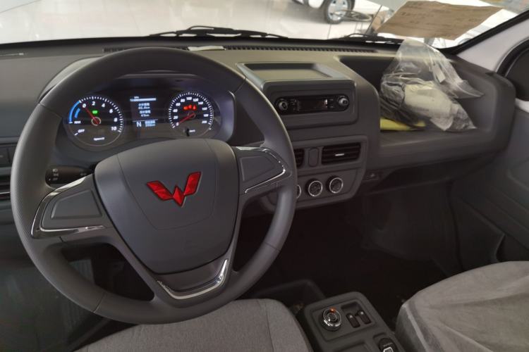 Used Wuling Yangguang 2025 Model 400km Bus Edition—Comfort Edition
