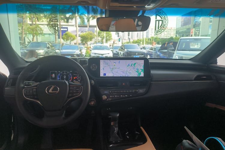 Used Lexus ES 2023 200 Excellence Edition Center Console