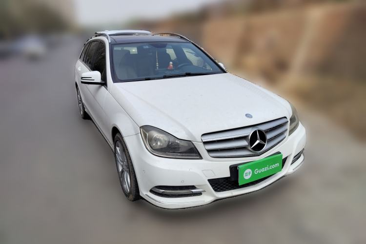 Used Mercedes-Benz C-Class 2011 C 200 Fashion Travel Edition Front Right 45 Deg