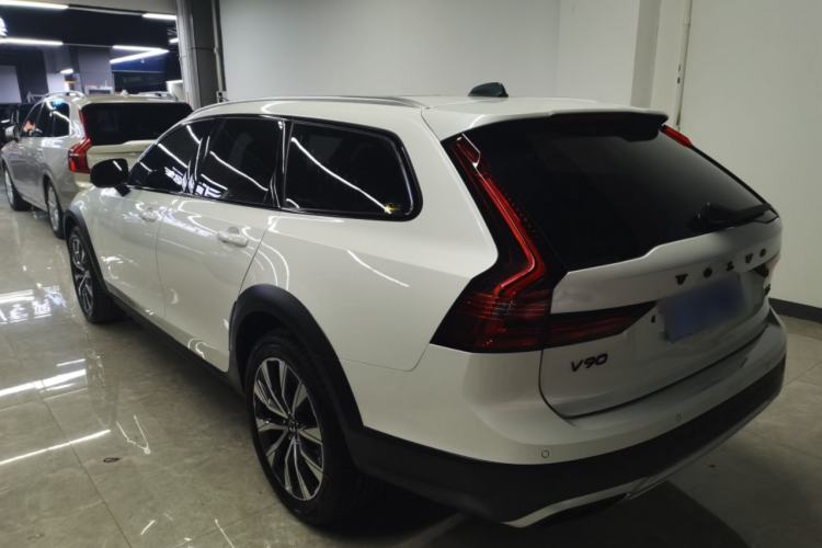 Used Volvo V90 2021 Cross Country B5 AWD Smart Range Edition
