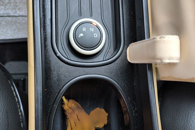 Used Wuling Hongguang MINIEV 2022 Macaron Fashion Model Lithium Iron Phosphate Gear Lever