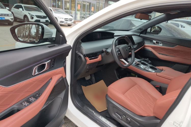 Used Changan UNI-K 2023 2.0T Two-Wheel Drive Yue Ling Trim
