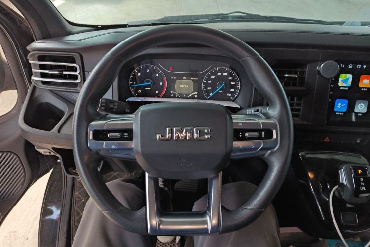 Used JMC Fushun 2023 2.0T Automatic Short-Wheelbase Low-Roof Commercial & Multi-Purpose Passenger Vehicle 6-Seater with Dual-Opening Tailgate
