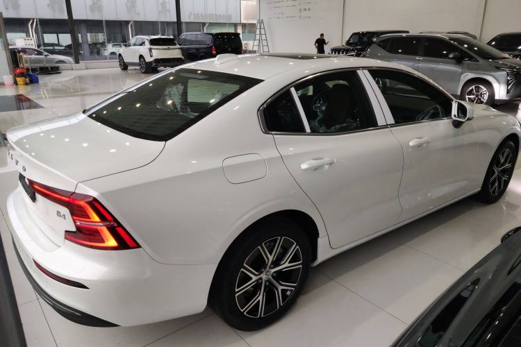 Used Volvo S60 2025 B4 Zhiyi Luxury Edition
