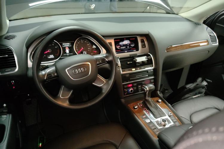 Used Audi Q7 2014 35 TFSI quattro Ambition model
