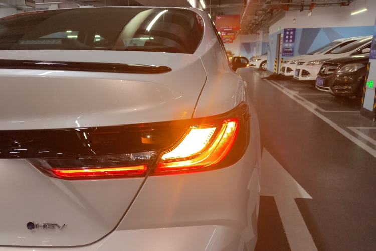 Used Toyota Camry 2026 Model Dual-Engine 2.0HSE Sport Lite Edition