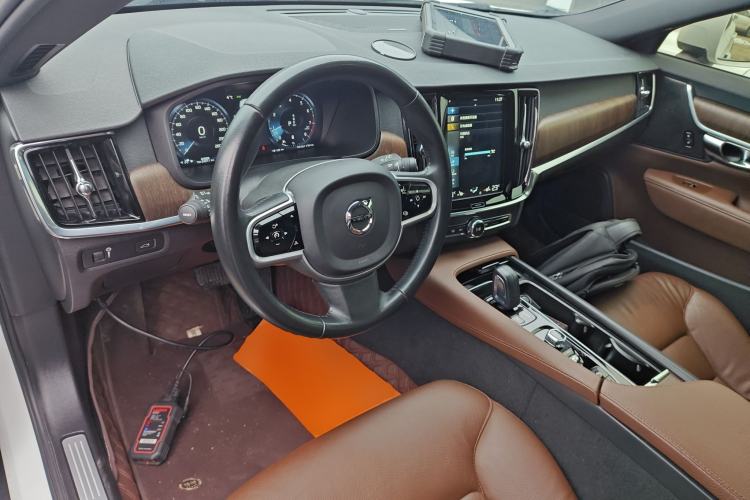 Used Volvo V90 2021 Cross Country B5 AWD Smart Range Edition