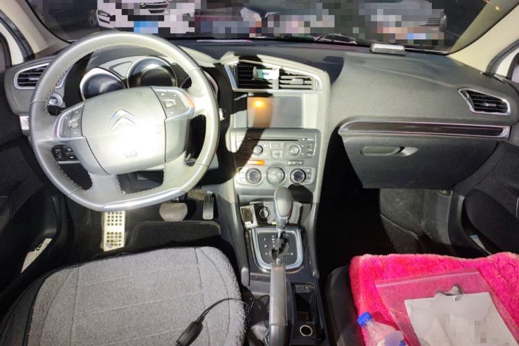 Used Citroen C4L 2013 1.6 THP Automatic Impression Edition Center Console