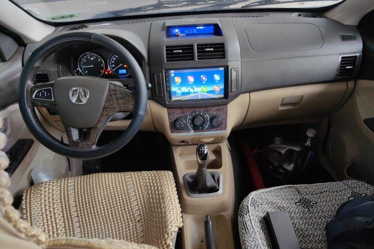 Used BAIC Weiwang M30 2015 1.5L Comfort Version BJ415B Center Console