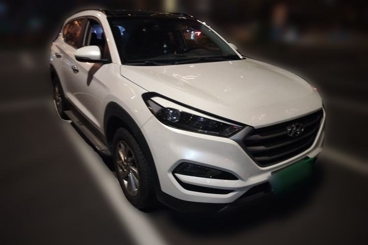 Used Hyundai Tucson 2015 1.6T Dual-Clutch Two-Wheel-Drive Smart Model Front Right 45 Deg