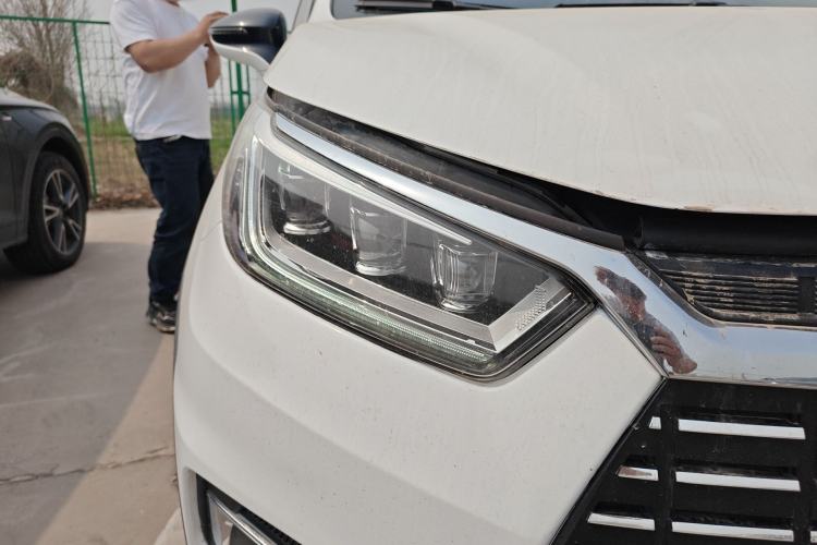 Used BYD Yuan New Energy 2019 EV535 Smart Connect Trendsetting Model Right Front Headlight