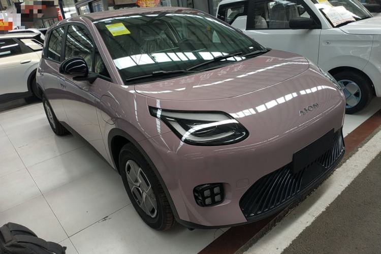 Used AION UT 2025 330 Starlight Edition Front Right 45 Deg