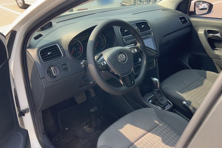 Used Volkswagen Polo 2016 1.6L Automatic Comfort Model
