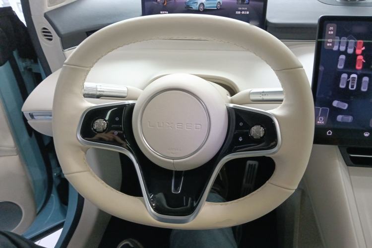 Used Hima Luxeed R7 2025 Range-Extended Version 251 km Max Steering Wheel