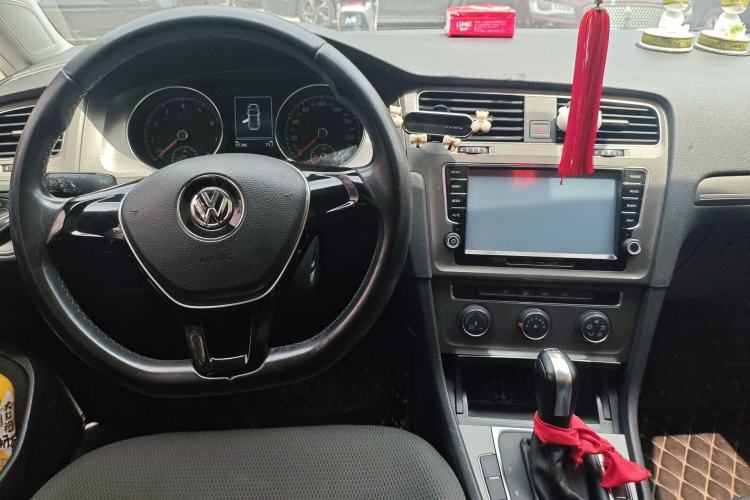 Used Volkswagen Golf 2014 1.4TSI Automatic Comfort Model Center Console