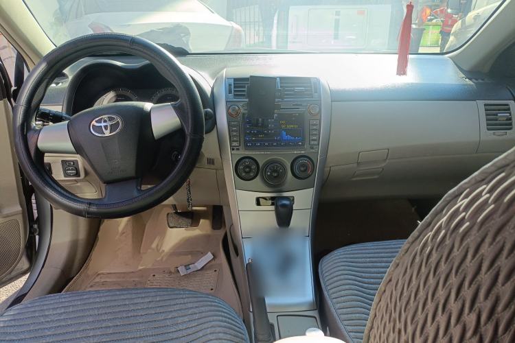 Used Toyota Corolla 2011 1.6L Automatic GL Center Console