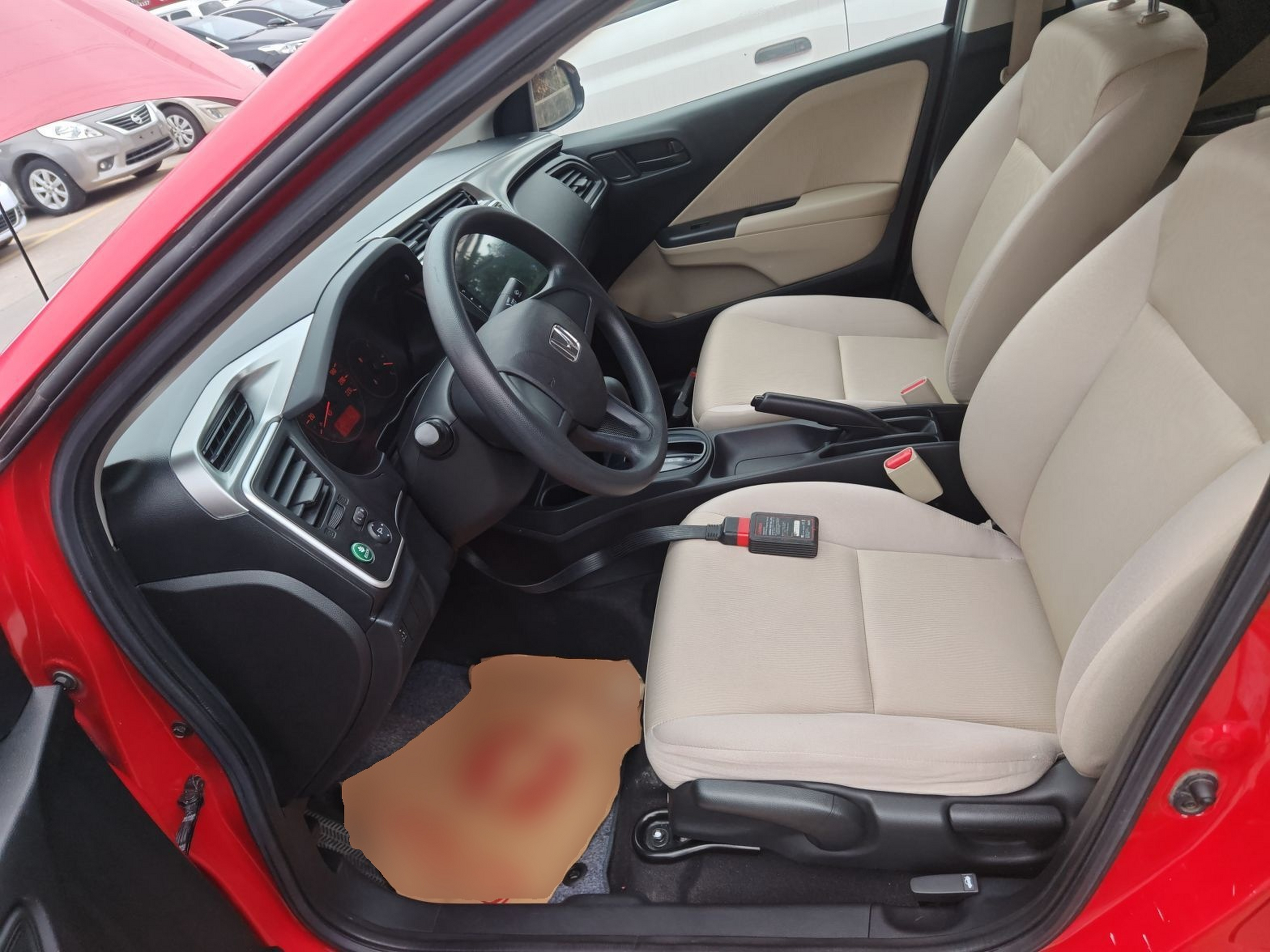 Переднее сиденье в автомобиле