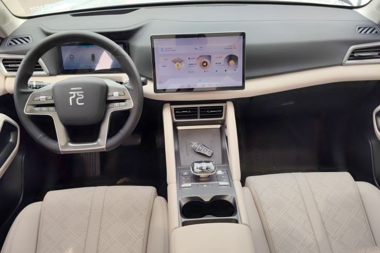 Used BYD Yuan UP 2024 401KM Beyond Edition Center Console