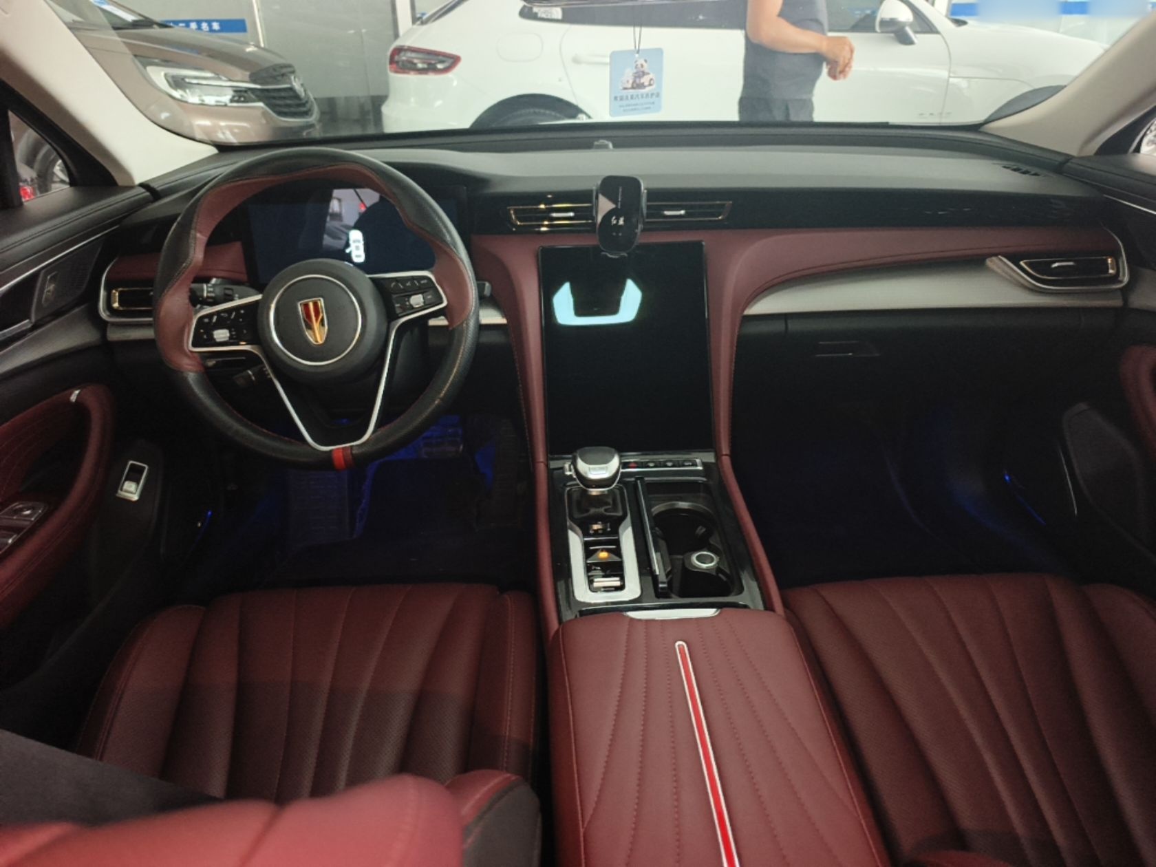 Hongqi H5 2024 2.0T Automatic Smart Connect Flagship Edition - Chinese Trim Xiang — снимка 12