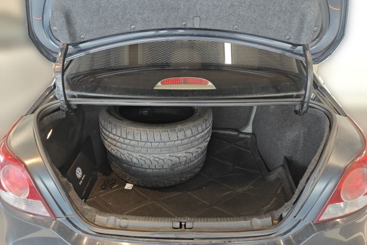 Used Volkswagen Lavida 2011 1.6L Automatic Premium Edition Trunk