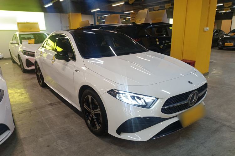 Used Mercedes-Benz A-Class 2024 Updated A 200 L Fashion Version Front Right 45 Deg