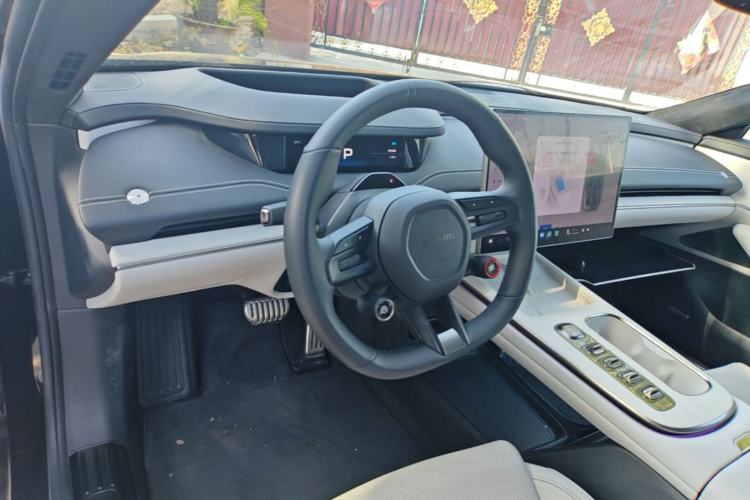 Used Xiaomi Auto SU7 2024 Four-Wheel Drive Ultra-Long Range Advanced Intelligent Driving Max Edition