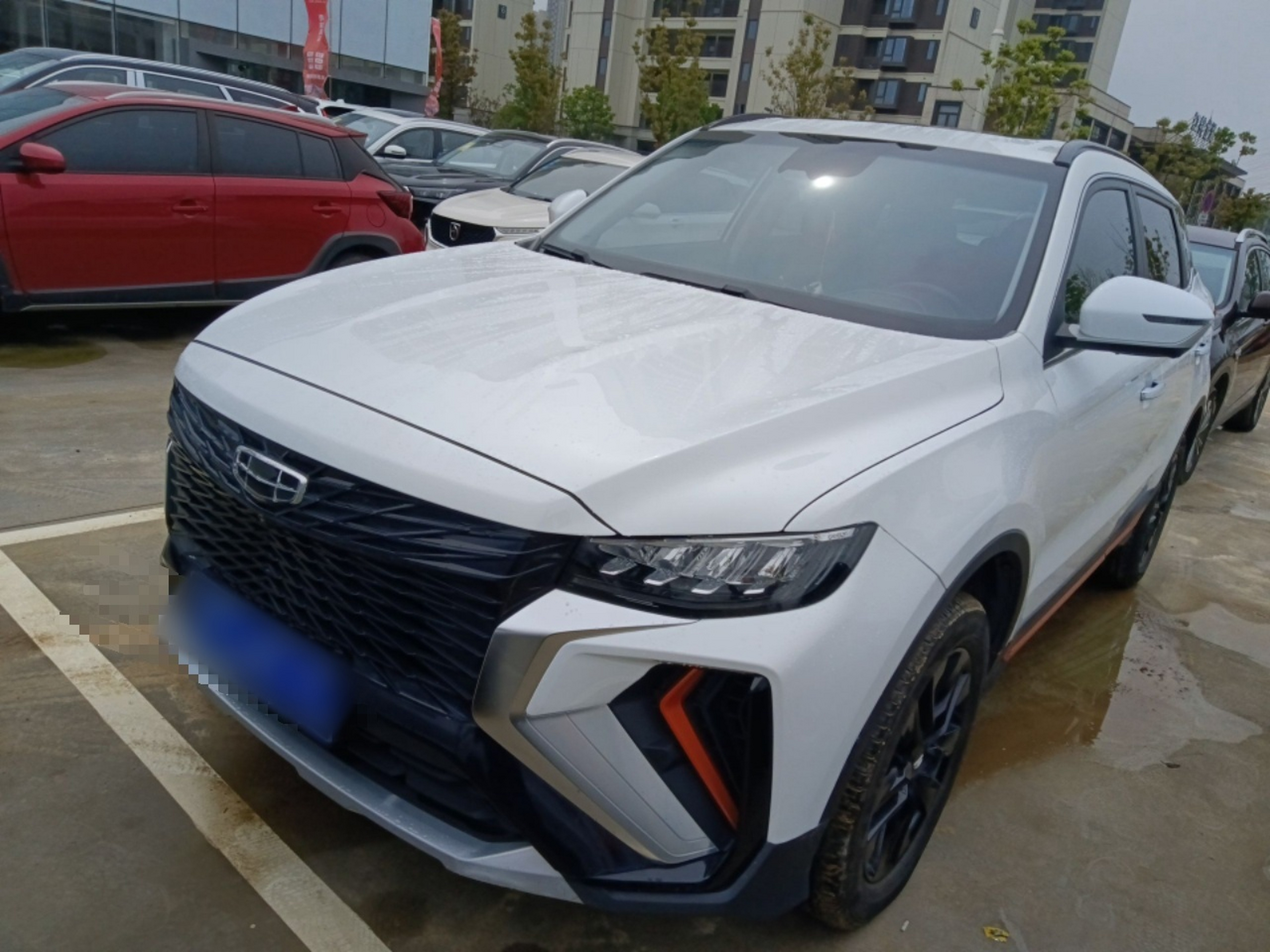 Под передней частью автомобиля