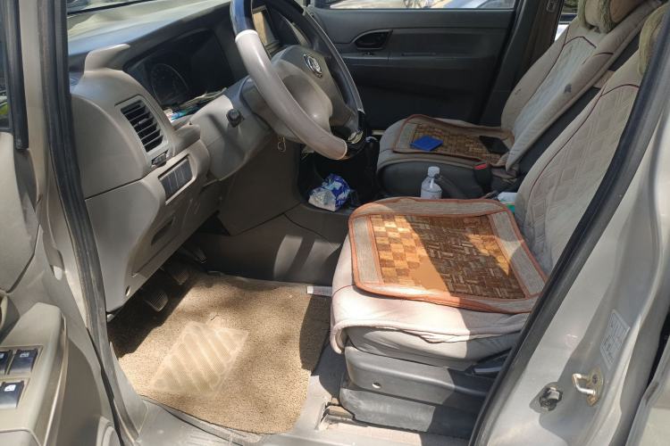 Used Dongfeng Shuaike 2013 Revised Version 1.5L Manual Standard Edition 7 Seats China V Emission Standard
