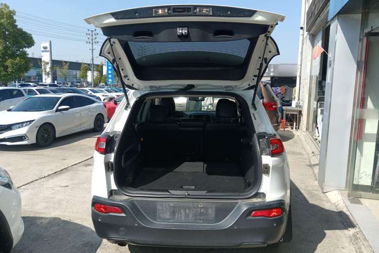 Used Jeep Cherokee 2016 2.0L Superior Edition