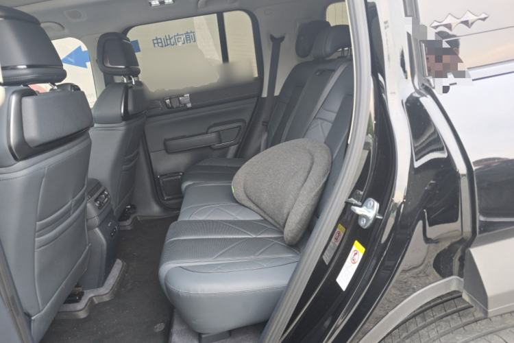 Used Formula Leopard 5 2023 Navigator Edition Left Rear Seat